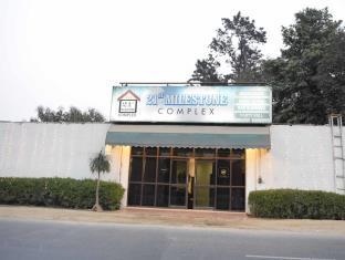 21 Milestone Hotel & Resort Nuova Delhi Esterno foto